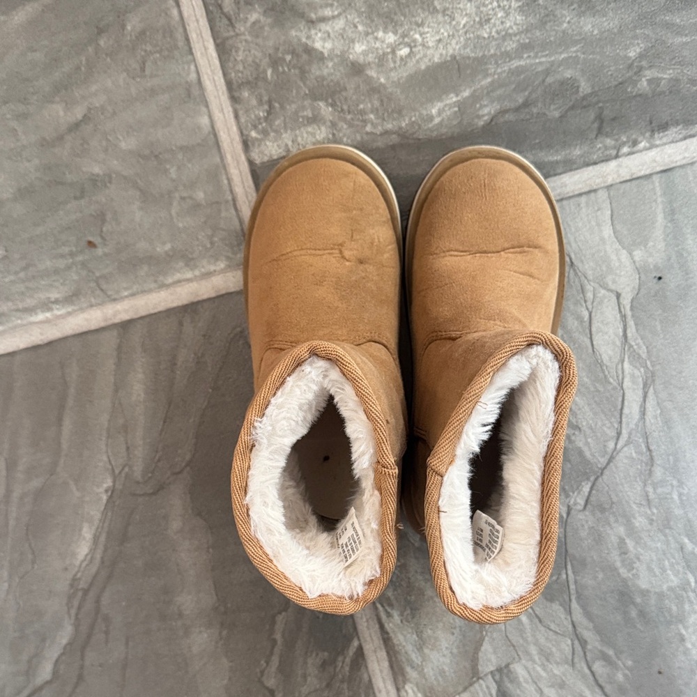 Cozy Tan Ankle Boots with White Lining